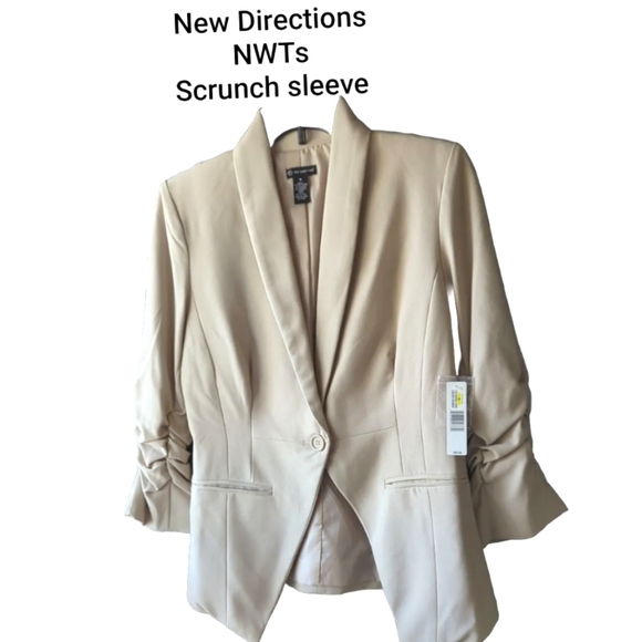 New Directions Jackets & Blazers - New Directions Beige Stretch One Button Scrunch Sleeve Blazer Medium NWT